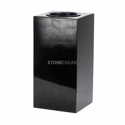 Schöne Grabvase aus Granit für den Friedhof WCUBE15 – frost- und witterungsbeständig. Modern und zeitlos.