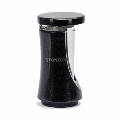 Granit‑Grablaterne LUNIQUE12 fürs Grab – klassische Form in modernem Ausdruck.