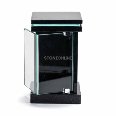 Moderne Granitlaterne LED – elegante Grabdeko für den Friedhof.