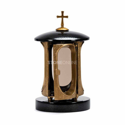 Elegantes Grabset für den Friedhof – LALUMCROSSGOLD Laterne mit goldenem Korpus und WSTANDARD15 Vase.