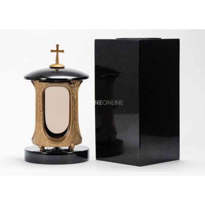Goldene Laterne LALUMCROSSGOLD und Vase WCUBE15 – modernes Granit-Set für den Friedhof.