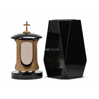 Goldene Laterne LALUMCROSSGOLD und massive Vase WDIAMOND15 – solides Set für den Friedhof.
