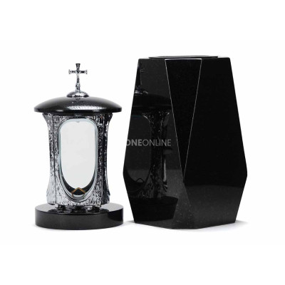 Moderne Laterne LALUMCROSSINOX und massive Vase WDIAMOND15 – langlebiges Granitset für den Friedhof.