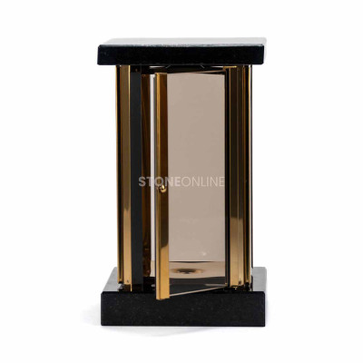Grablaterne MIRROW SQUARE GOLD 23 und Vase WCUBE15 – elegante, geometrische Friedhofs-Accessoires.