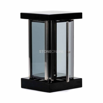 Silberne MIRROW SQUARE SILVER 23 und Blumenvase – stilvolles Set für das Grabmal.