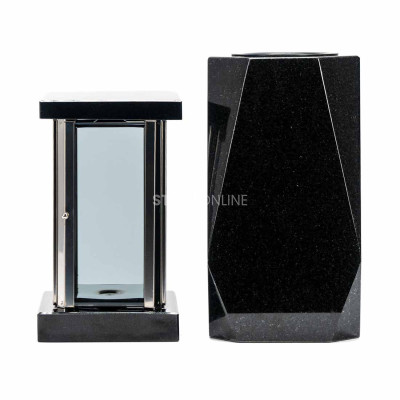 Moderne Laterne und Vase für das Grabmal – geometrische Formen aus Naturgranit.