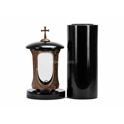 Kupferlaterne LALUMCROSSCOPPER und schlanke Vase WTUBA12 – stilvolles Set für den Friedhof.