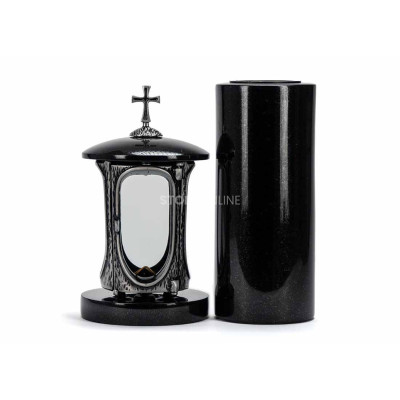 Silberne Laterne LALUMCROSSSILVER und schlanke Vase WTUBA12 – modernes Set für den Friedhof.