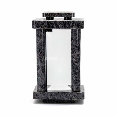 Elegante Granitlaterne Granit Orion StoneOnline – besondere Zierde für Grabmal und Grab.
