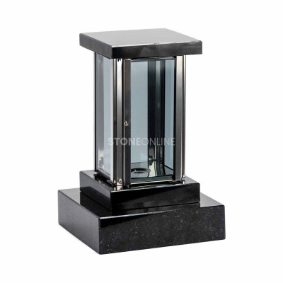 Silberne MIRROW SQUARE SILVER Laterne auf PSQUARE Sockel – modernes Set für den Friedhof.