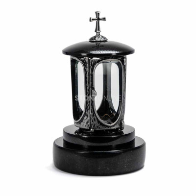 Silberne LALUMCROSSSILVER Laterne mit Kreuz auf rundem Granitsockel PROUND.