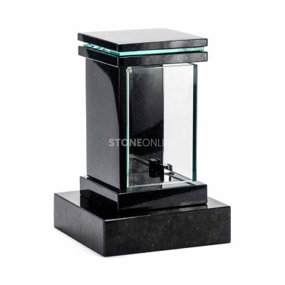 Quadratische Grablaterne für Grablicht und LED mit polierter Basis aus Naturgranit.