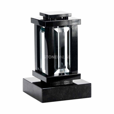 Grablaterne LPREMIUM mit klaren Linien auf massiver quadratischer Basis PSQUARE aus Naturgranit.
