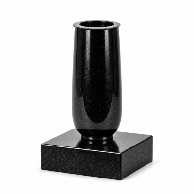 Vase WBASIC10 auf PSQUARE-Basis – schlichte Granitdeko für kleine Gedenkstelle.