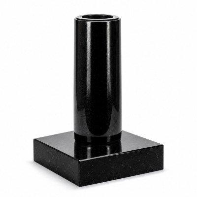 Schlanke Vase WTUBA12 auf quadratischem Sockel PSQUARE – aufrechte Komposition aus Naturgranit.