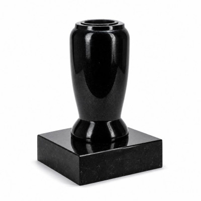 Vase WELEGANT12 auf PSQUARE-Basis – harmonische Verbindung von Granit und Geometrie.