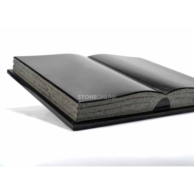 Granit‑Grabbuch CRAFTED – ästhetisches Finish und zeitloser Look.