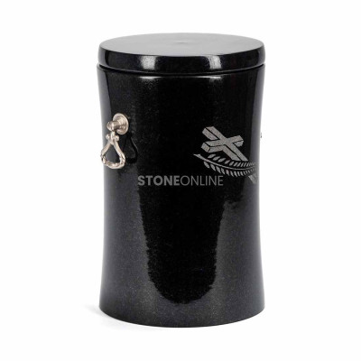 Graniturne UBASICV2 StoneOnline für Asche – elegante Naturstein-Urne mit Kreuzgravur.