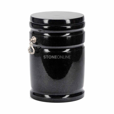 Graniturne UELEGANT – klassisches Modell mit Deckel und Metallgriffen.