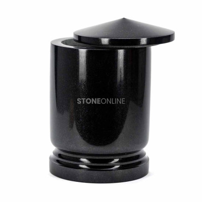 Graniturne UELITE fürs Grabmal – klassische Grabform aus Stein