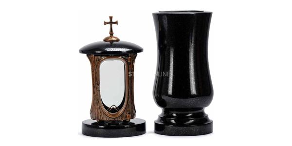 Sets mit Grabvase und Grablaterne mit Kreuz